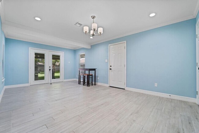 Building Photo - 2210 San Jacinto Dr