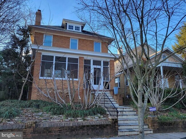 Building Photo - 1418 44th St NW