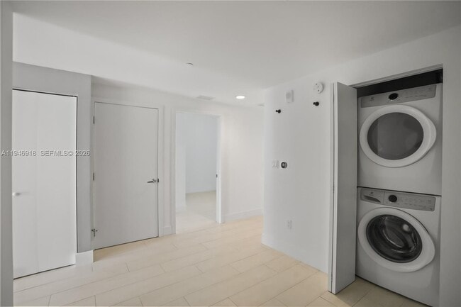 Building Photo - 16385 Biscayne Blvd