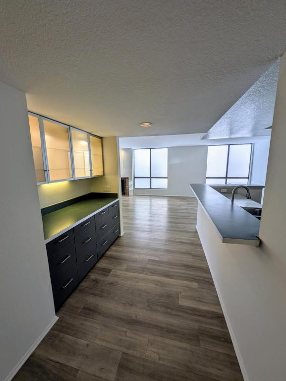 Building Photo - 1312 S Saltair Ave