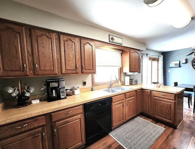 Building Photo - 351 S Lake St