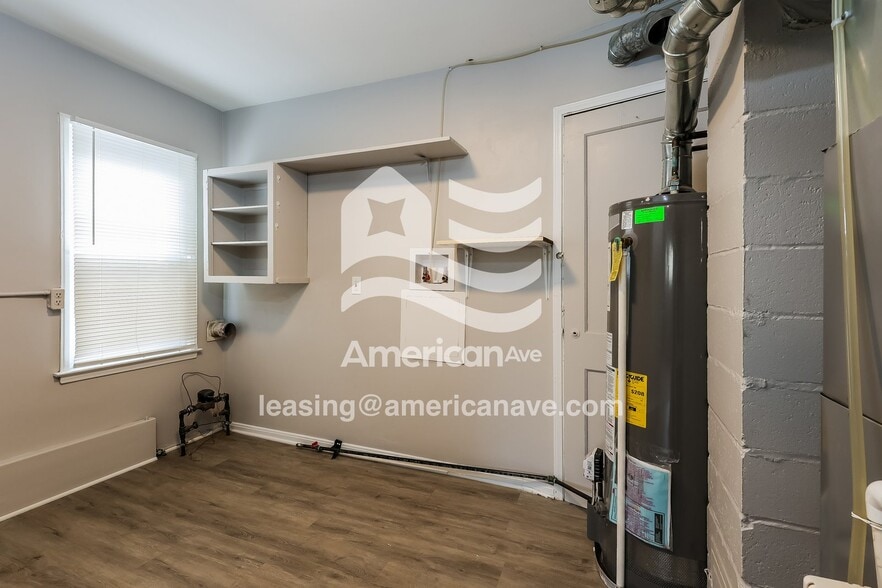 Building Photo - 1695 Moorhouse St