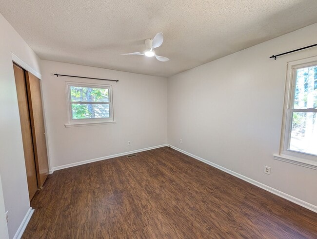 Building Photo - Weaverville Rental