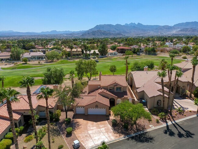 Building Photo - POOL HOME WITH LUSCIOUS GOLF COURSE & MAJE...