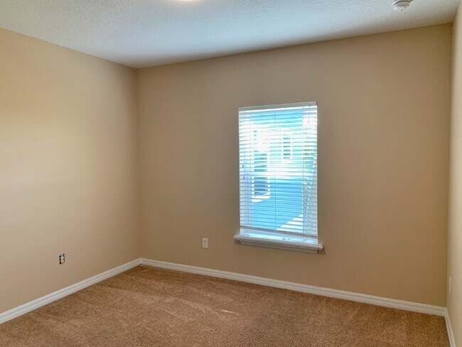 Building Photo - Coming Soon!! 4BR/4BA, downtown apartment. Walk to Flagler College..