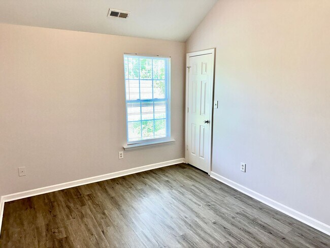 Building Photo - Updated 4BD, 2.5BA Raleigh Home With a 2-C...