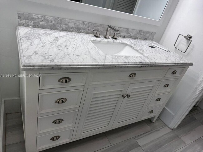 Building Photo - 5917 Vía Vermilya