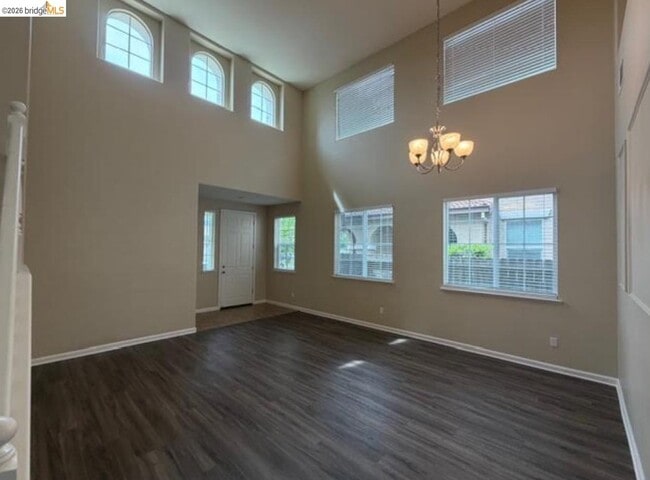 Building Photo - 111 Tennyson Ct