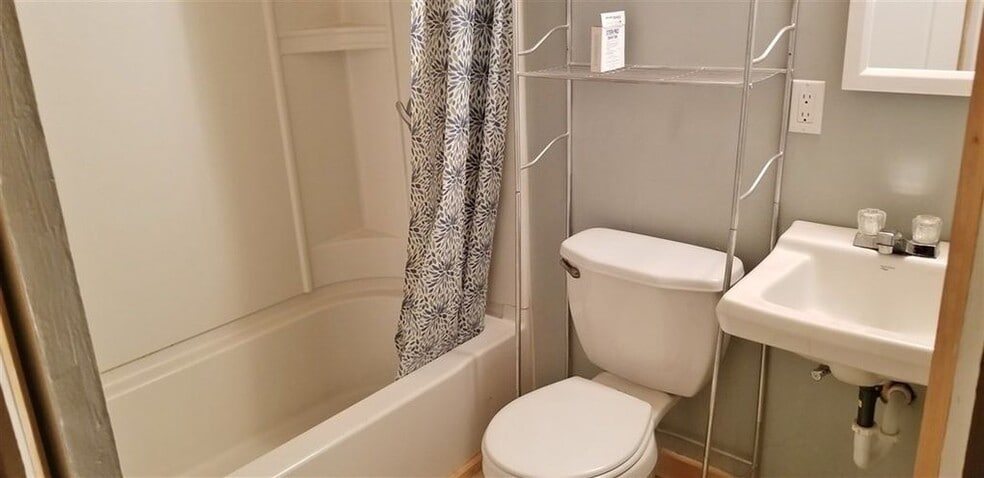 Building Photo - 117 N Main Ave