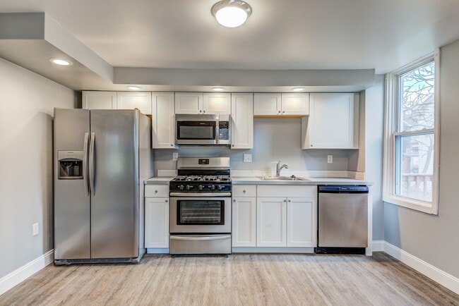 Building Photo - 744 Proctor Wy