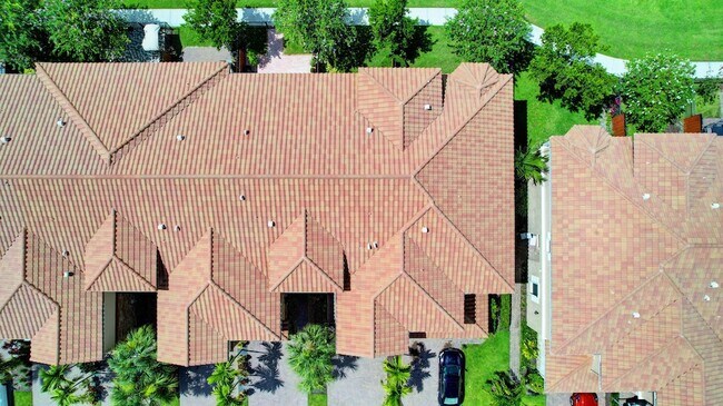 Building Photo - 10385 Wellington Parc Dr