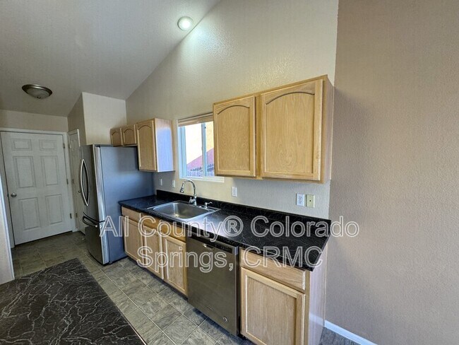 Building Photo - 1305 Lords Hill Dr