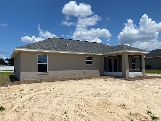 Building Photo - Desirable SE Ocala Neighborhood 3/2/2 *WON...