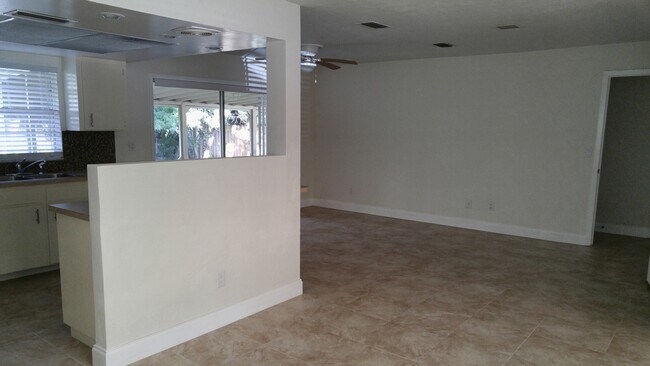 Building Photo - 3 Bedroom, 2 Bath in Idylwild area