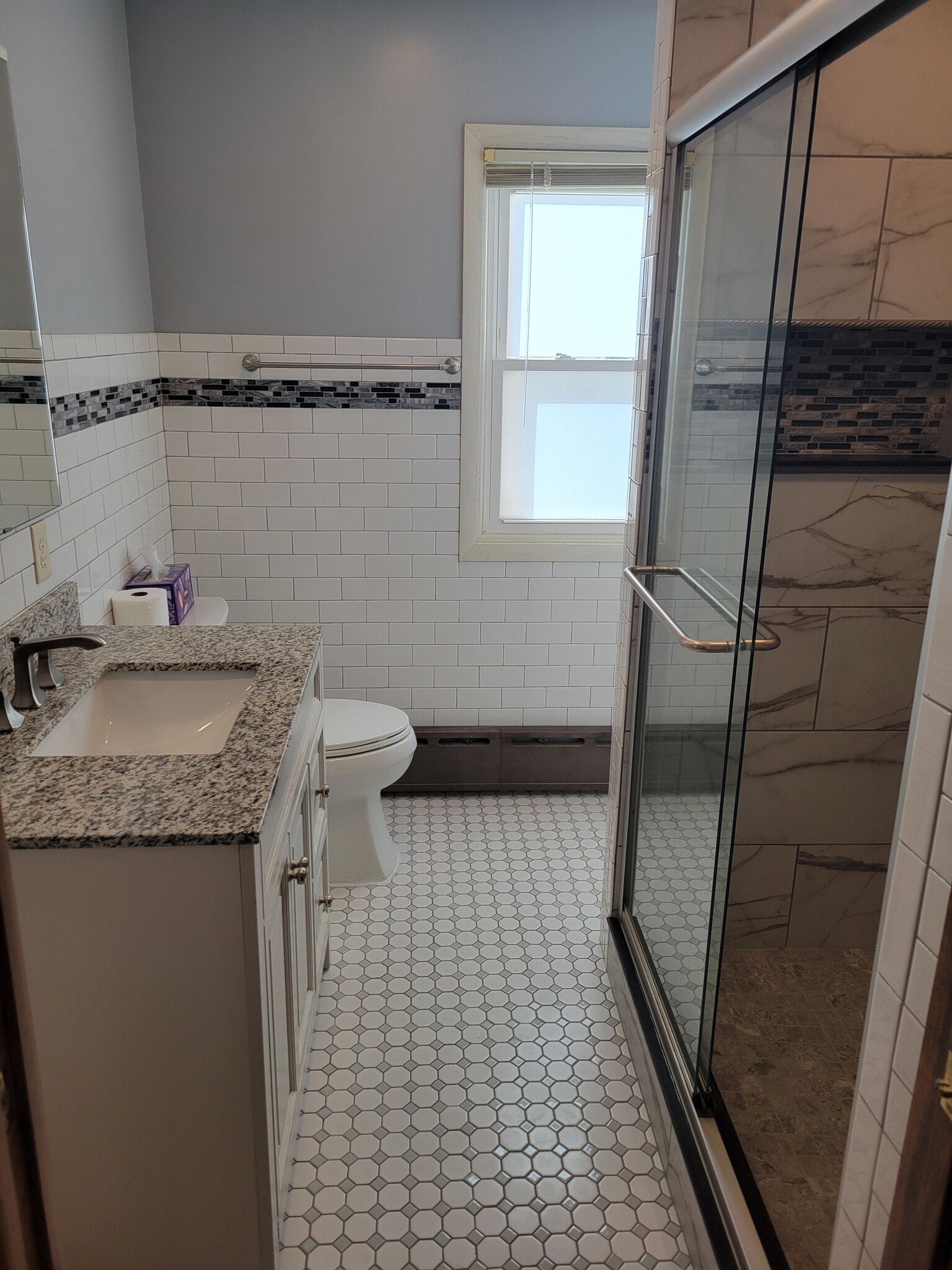 Main Floor Bathroom - 4605 Oneida St