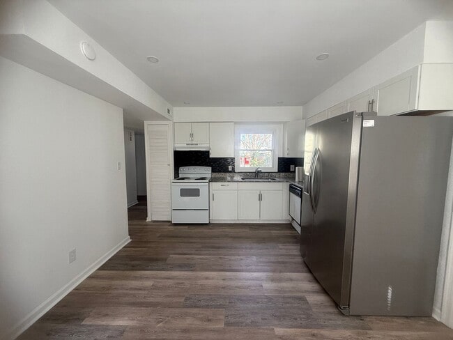 Building Photo - Central Portsmouth