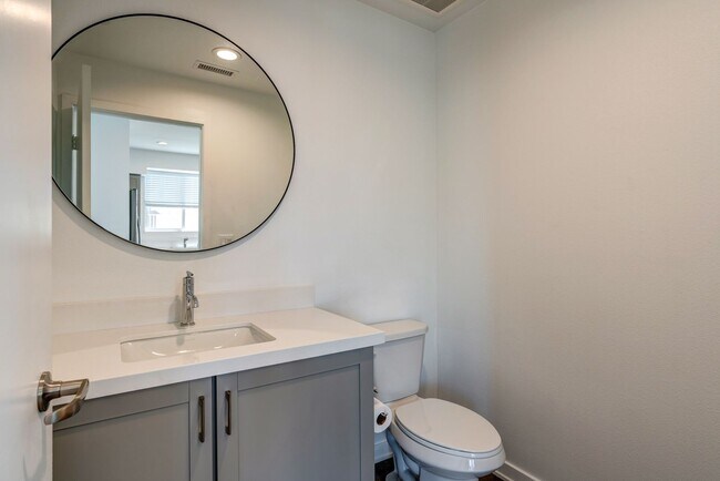 Building Photo - Luxury Penthouse Condo With Ocean Views in Ventura!