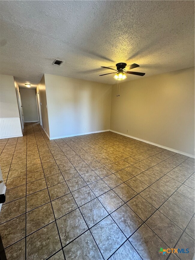 Building Photo - 4602 Dahlia Ln