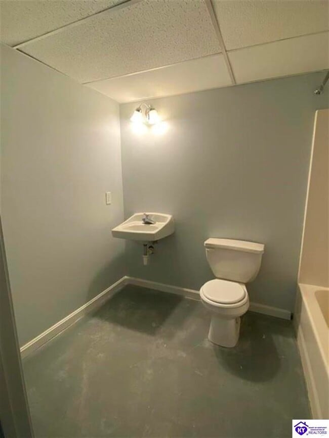 Building Photo - 621 E Lincoln Trail Blvd