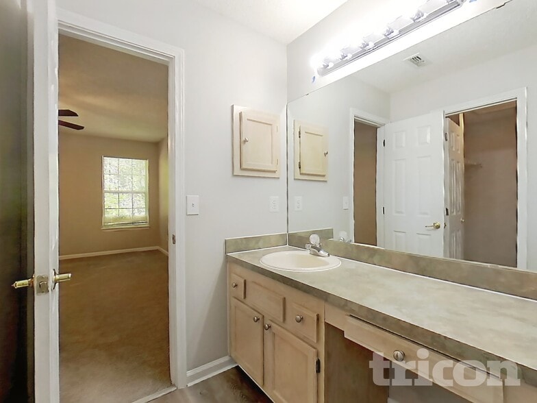 Building Photo - 11329 Hartland Rd