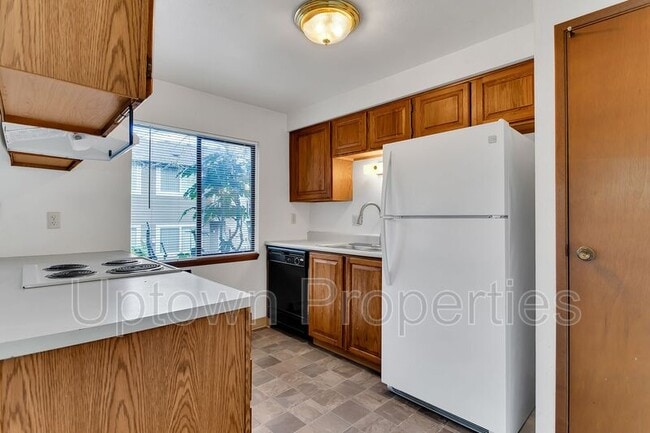 Building Photo - 5660 SW 180th Ave
