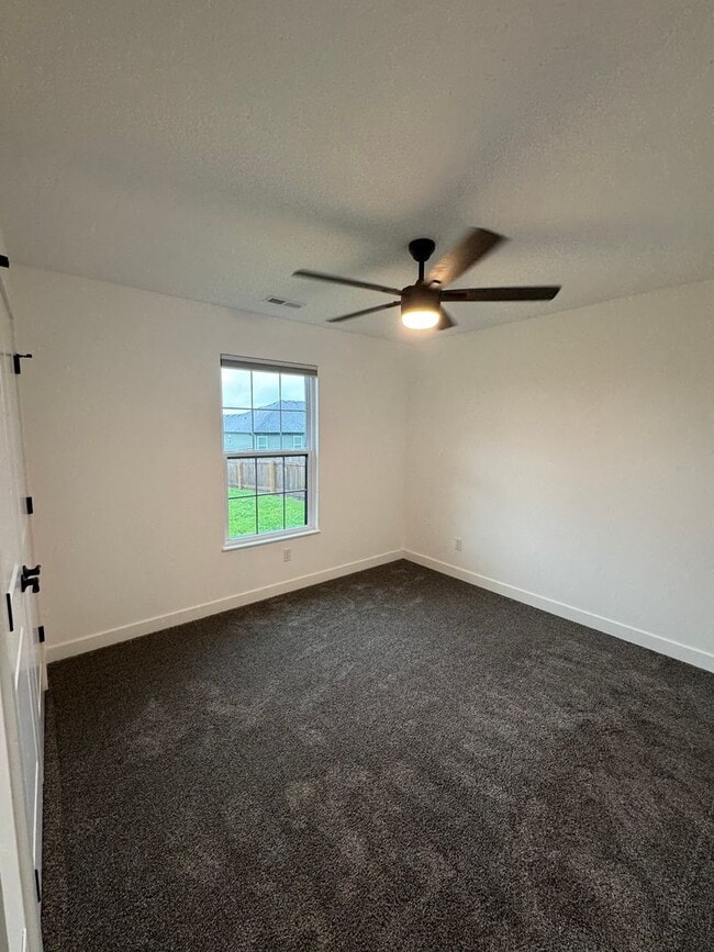 Building Photo - 3 bedroom 2 bath house