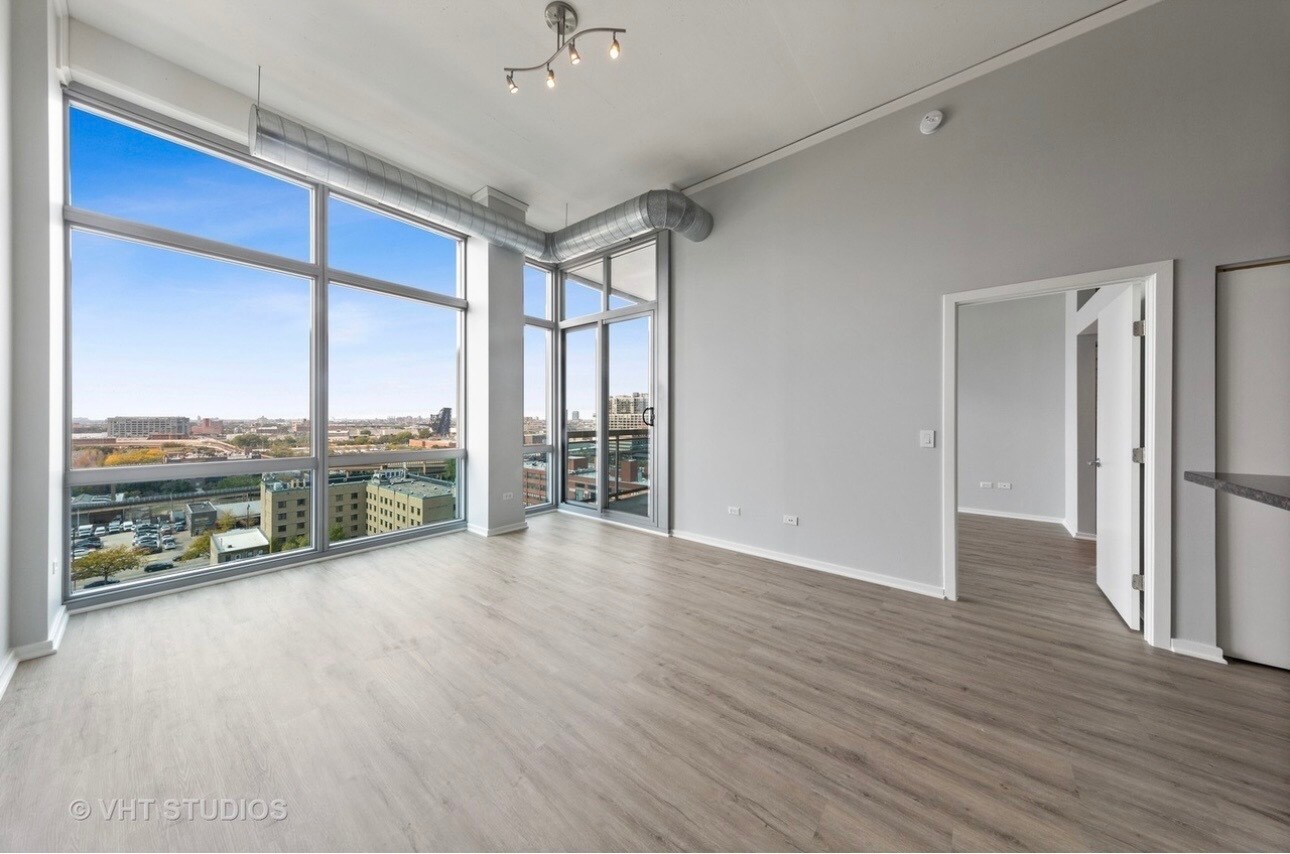 Building Photo - 1819 S Michigan Ave