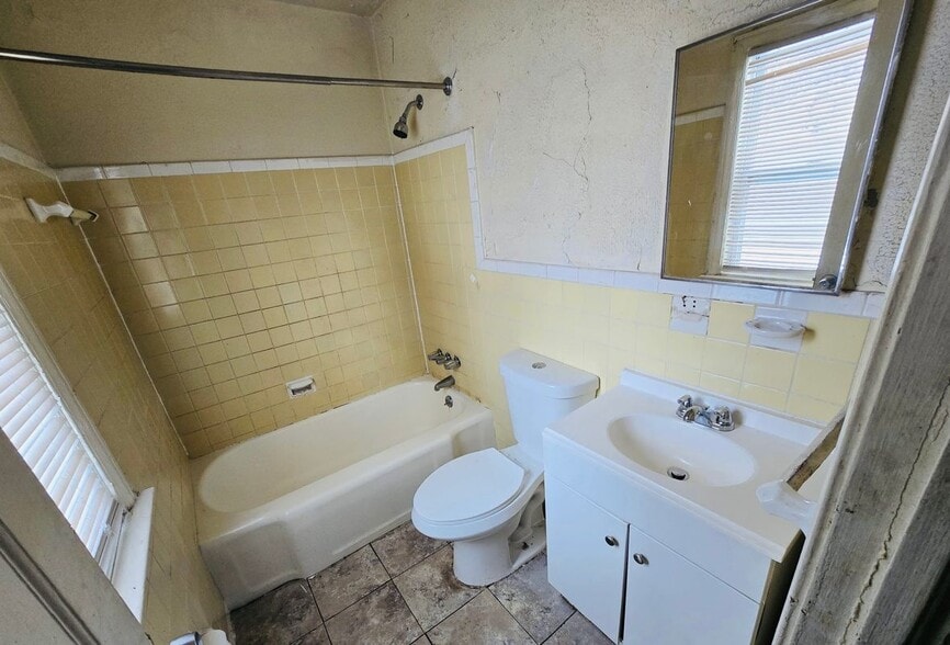 Building Photo - 19942 Norwood St