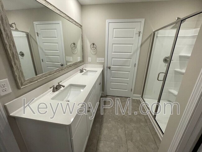 Building Photo - 3035 Venetian Dr