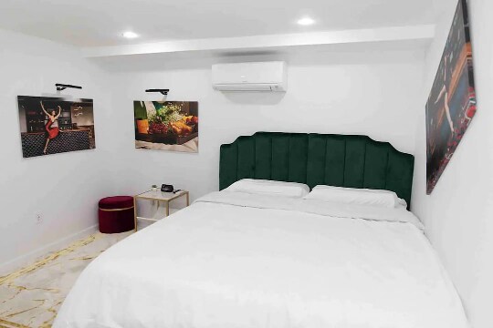 Building Photo - 24 Midwood St