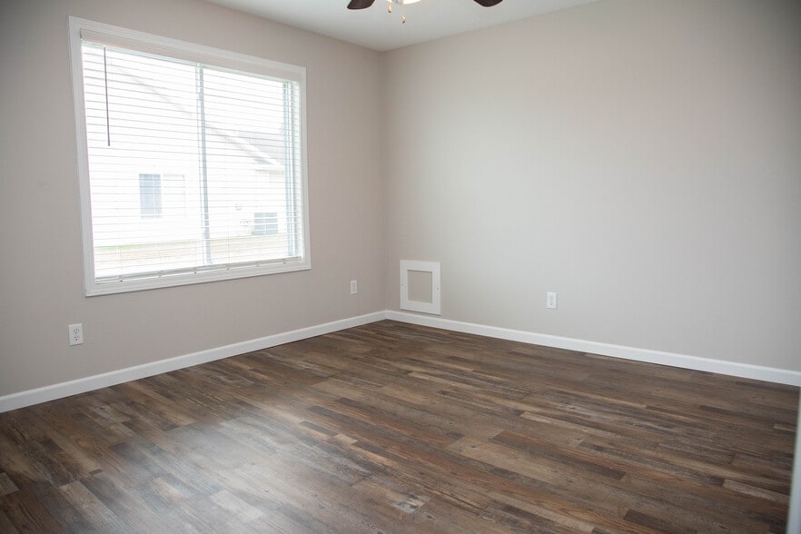 Building Photo - 2270 Fawn View Dr