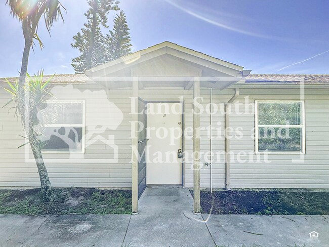 Primary Photo - 2527 Crystal Lake Acres Dr