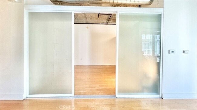 Building Photo - 645 W 9th St