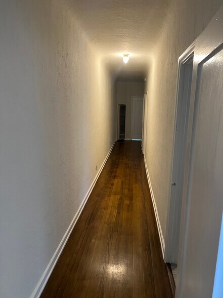 Building Photo - 2745 S Palm Grove Ave