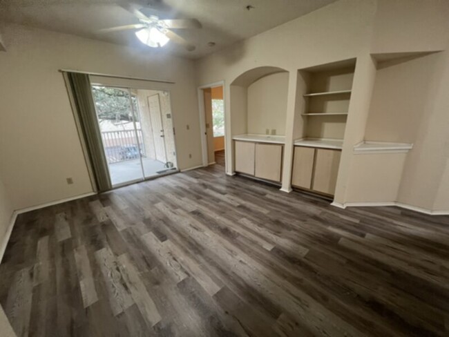 Building Photo - 2 bedroom Condo in Gated Bona Vista Commun...