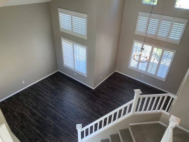 Building Photo - SHOWS LIKE A MODEL- IMMEDIATE MOVE-IN!!!