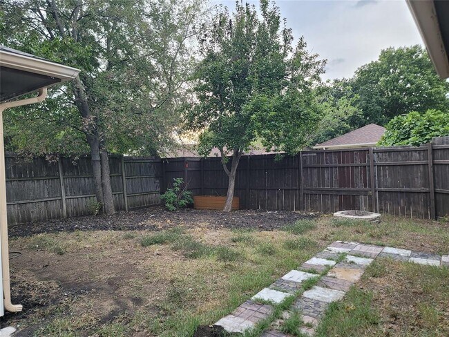 Building Photo - 613 Hanover Dr