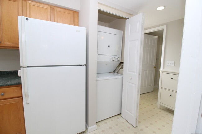 Building Photo - 67 Scofield Ave