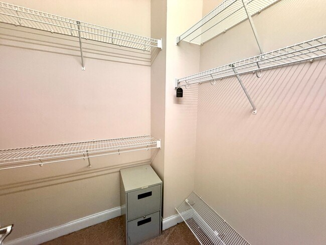 Building Photo - 246 Sheliah Ct