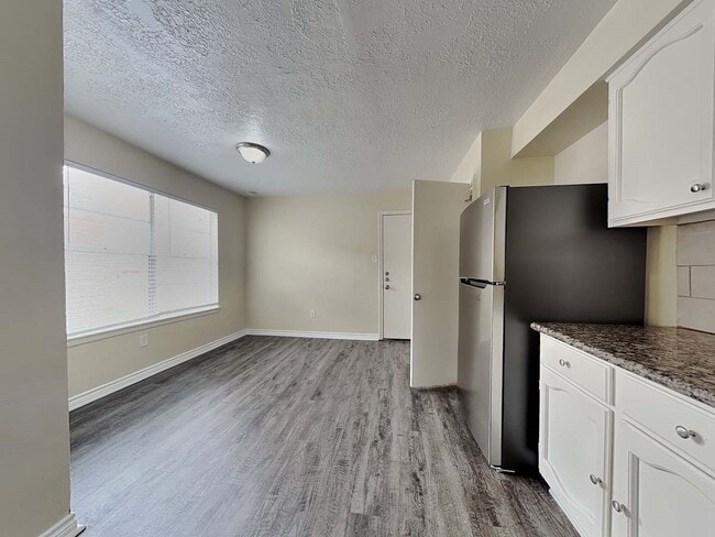 Building Photo - 14234 Montaigne Dr