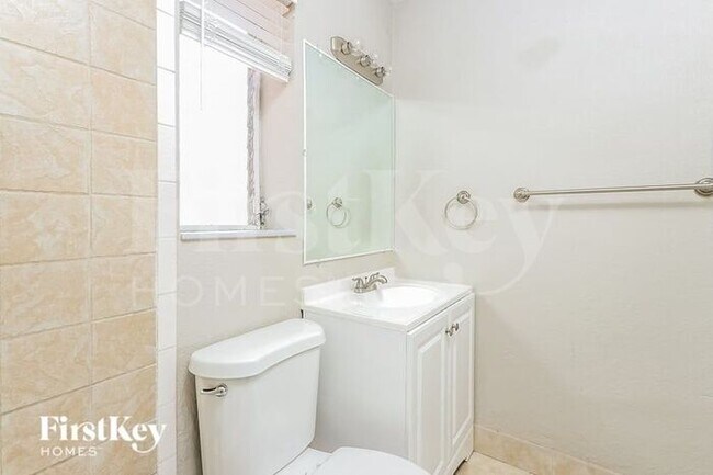 Building Photo - 405 E Gateway Blvd