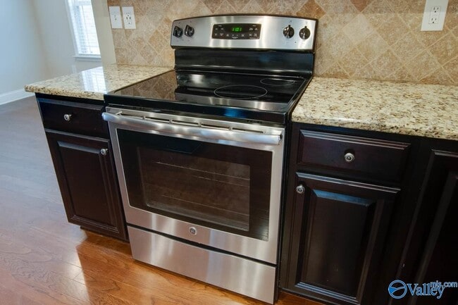 Building Photo - 407 E Mossyleaf Dr SW