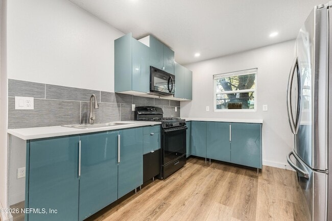 Building Photo - 231 E 16th St