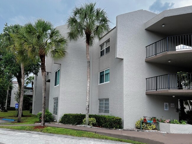 Building Photo - 3100 Riverside Dr