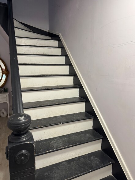 Building Photo - 161 School St