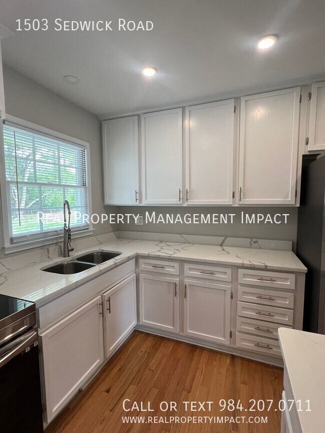 Building Photo - Vintage, 3-4 Bedroom 3 Bath Parkland Ranch...