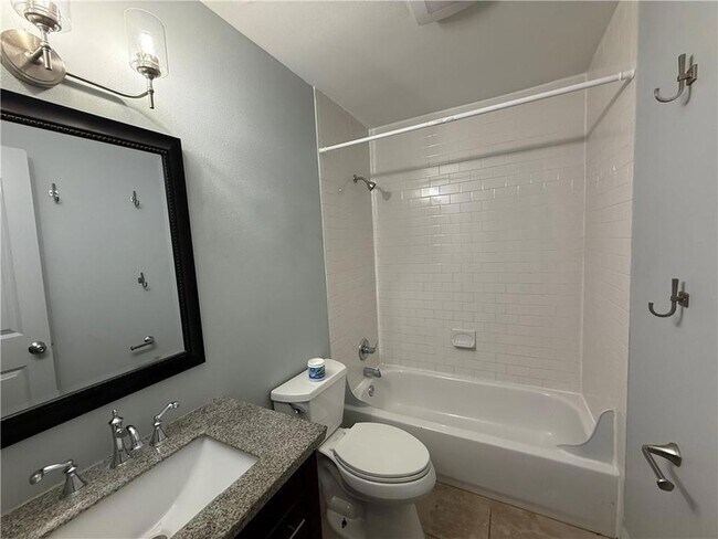 Building Photo - 3213 Golden Dr