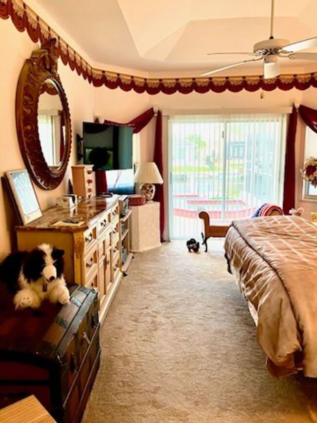 Building Photo - Home