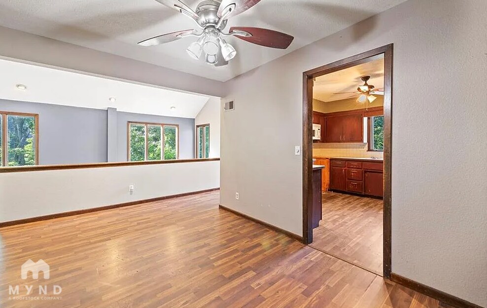 Building Photo - 527 Lancelot Dr