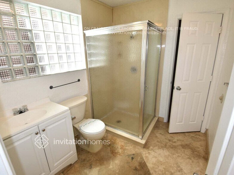 Building Photo - 800 SW 87th Terrace